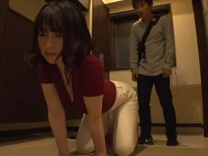 Con đĩ nhỏ bị xuất tinh vào mặt bởi cái cu lỗ vinh quang - Eva Elfie