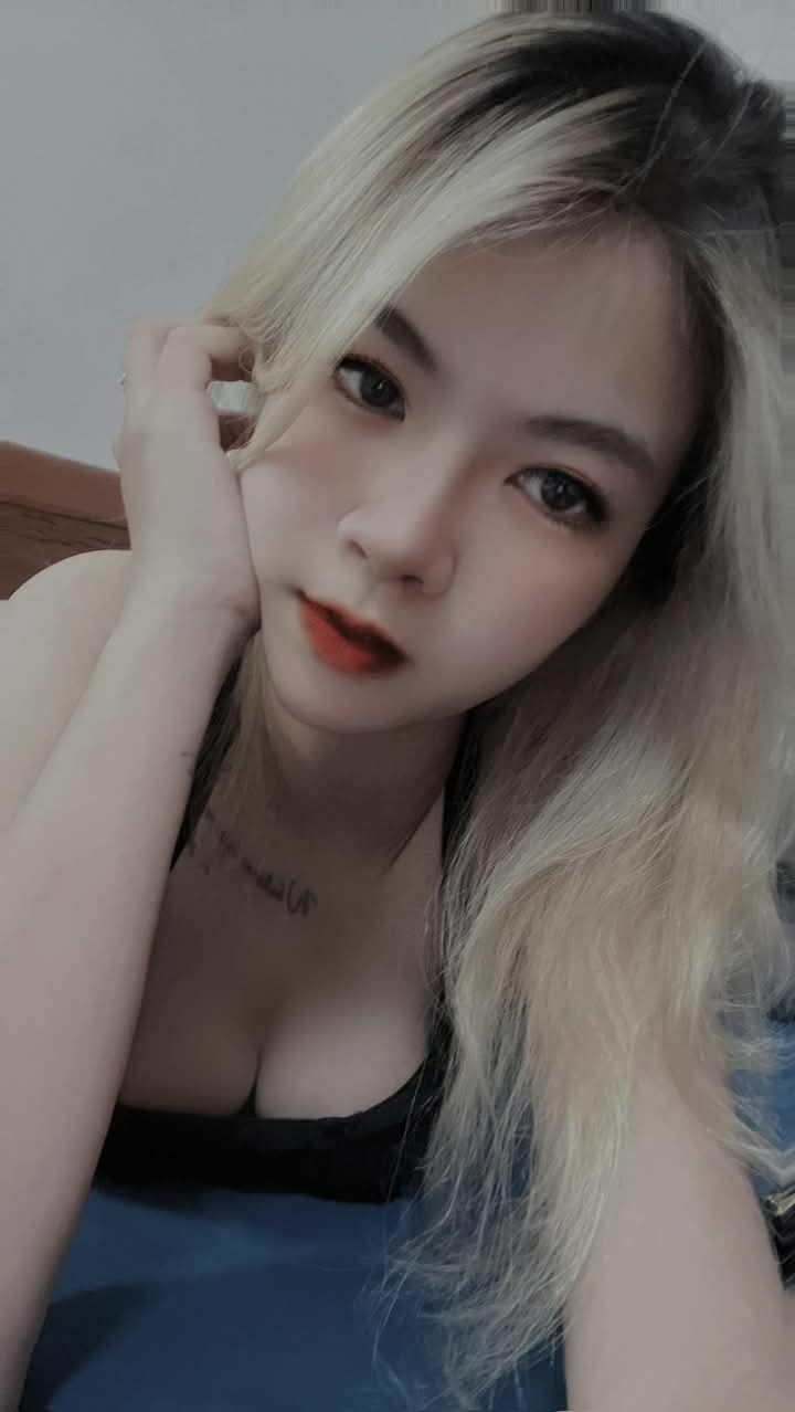 Em gái dùng cu giả lâu ngày chán tìm đến anh rể